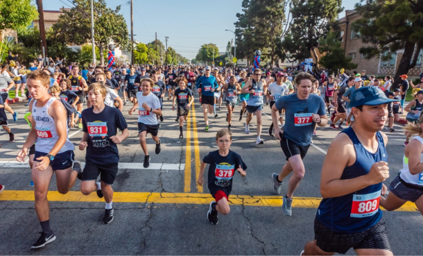 People running in the El Segundo Run for Education